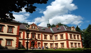 Zvědavá ulička, muzeum a Zámecký park Jilemnice